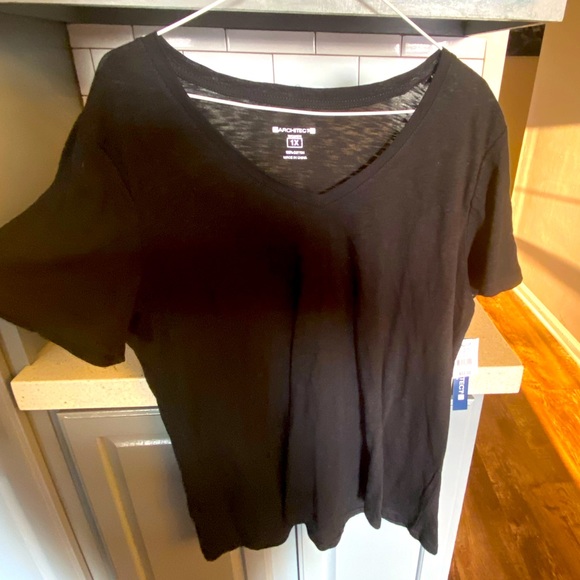 Woman’s Black T shirt - Picture 1 of 5